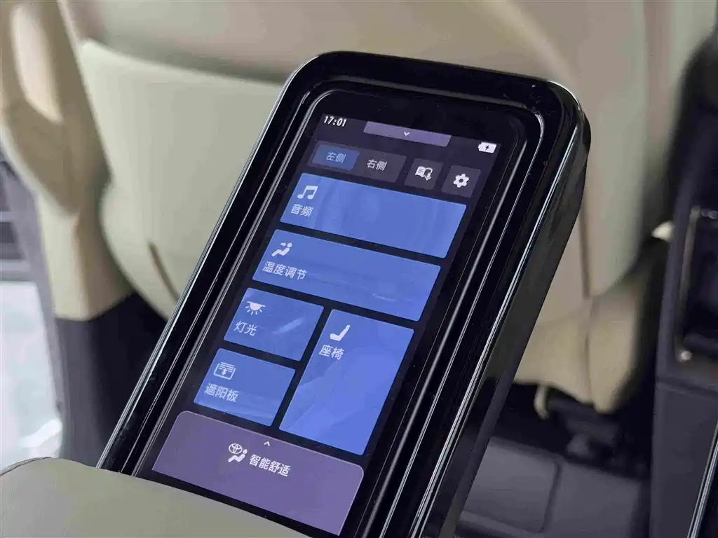 Toyota Alphard — фото 15
