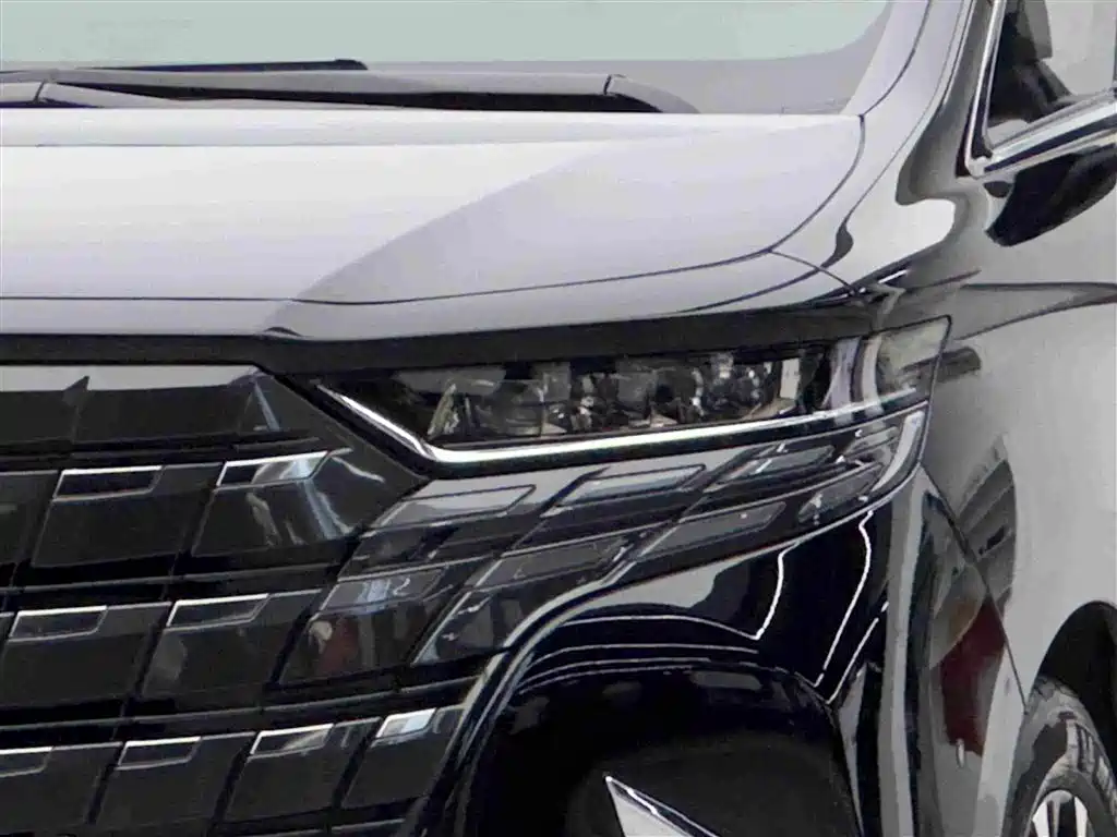 Toyota Alphard — фото 3