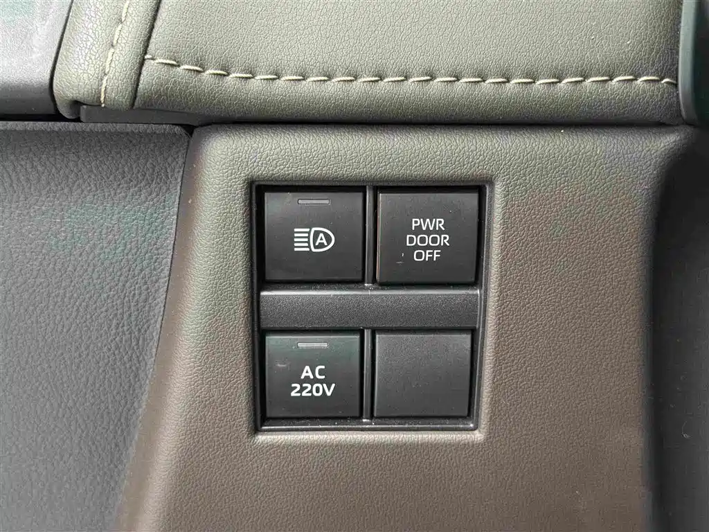 Toyota Alphard — фото 22