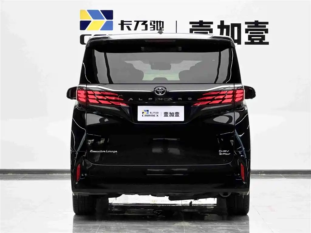 Toyota Alphard — фото 5