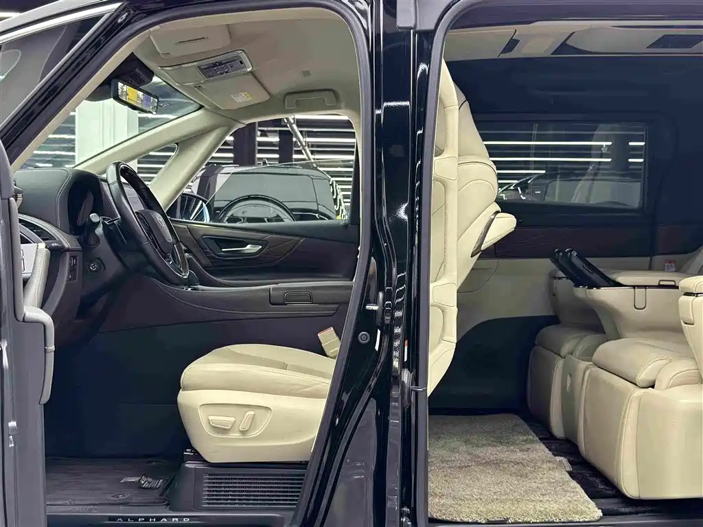 Toyota Alphard — фото 8