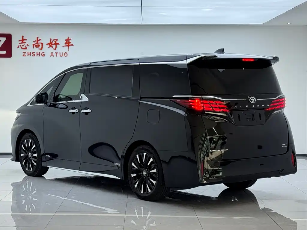 Toyota Alphard — фото 13