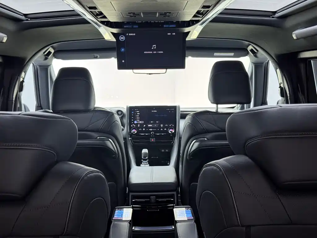 Toyota Alphard — фото 10