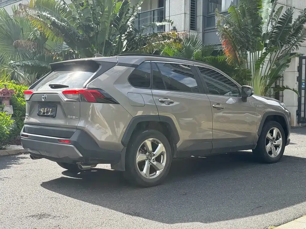 Toyota RAV4 Prime — фото 18
