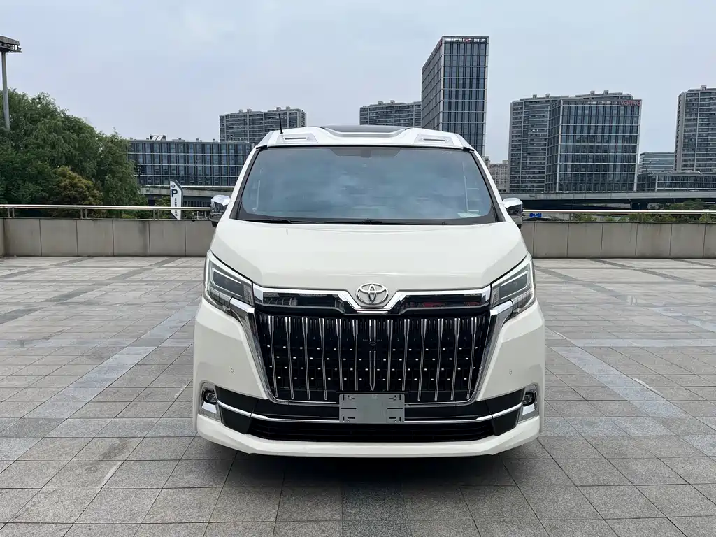 Toyota Hiace — фото 2