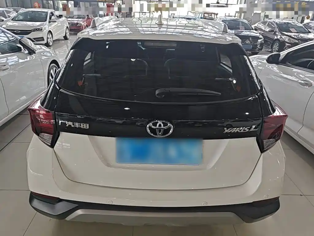 Toyota Yaris L — фото 6