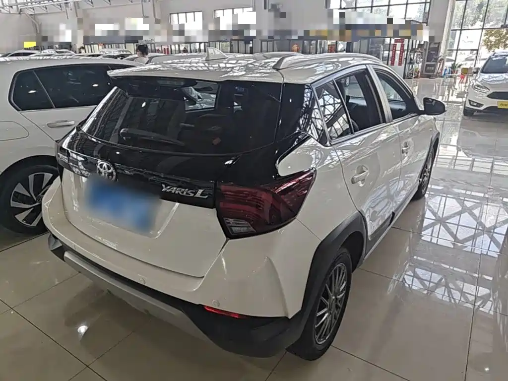 Toyota Yaris L — фото 7