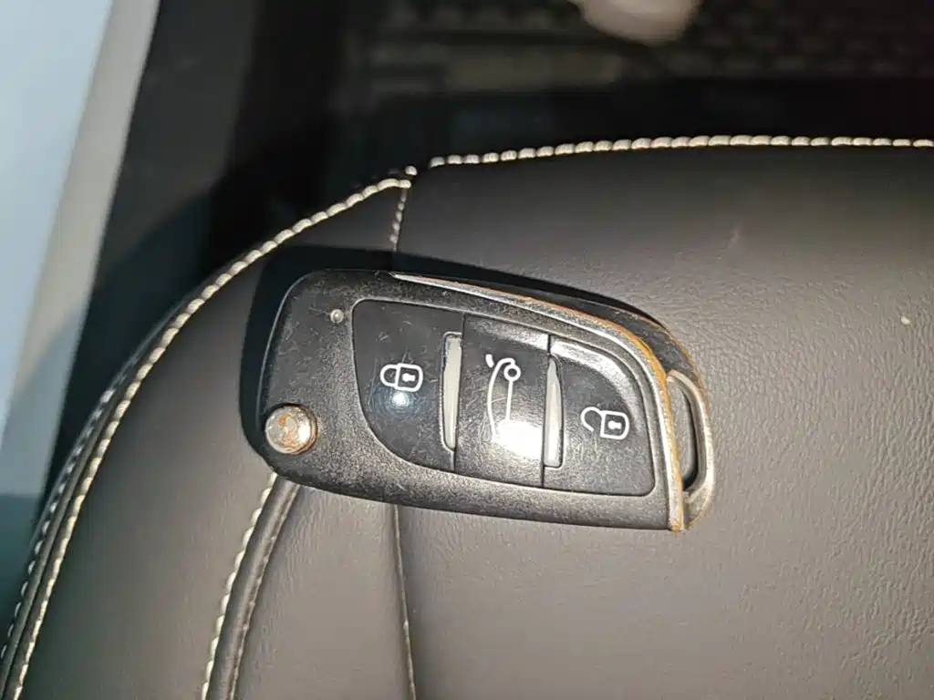 Toyota Yaris L — фото 9