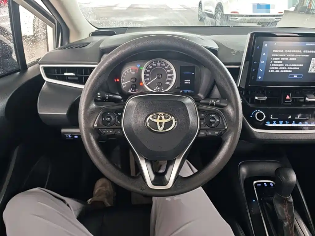 Toyota Corolla — фото 11