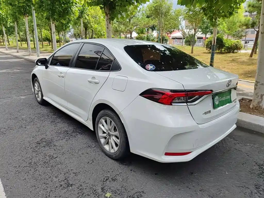 Toyota Corolla — фото 5