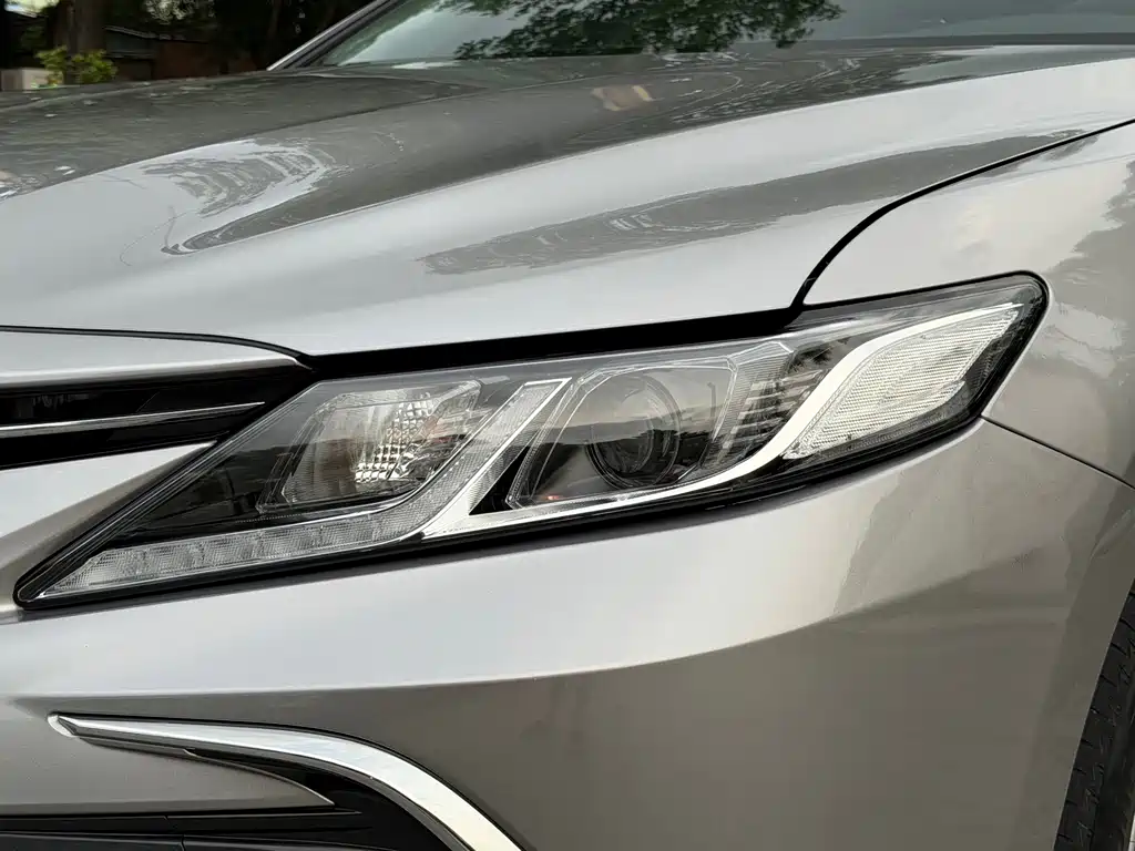 Toyota Camry — фото 17