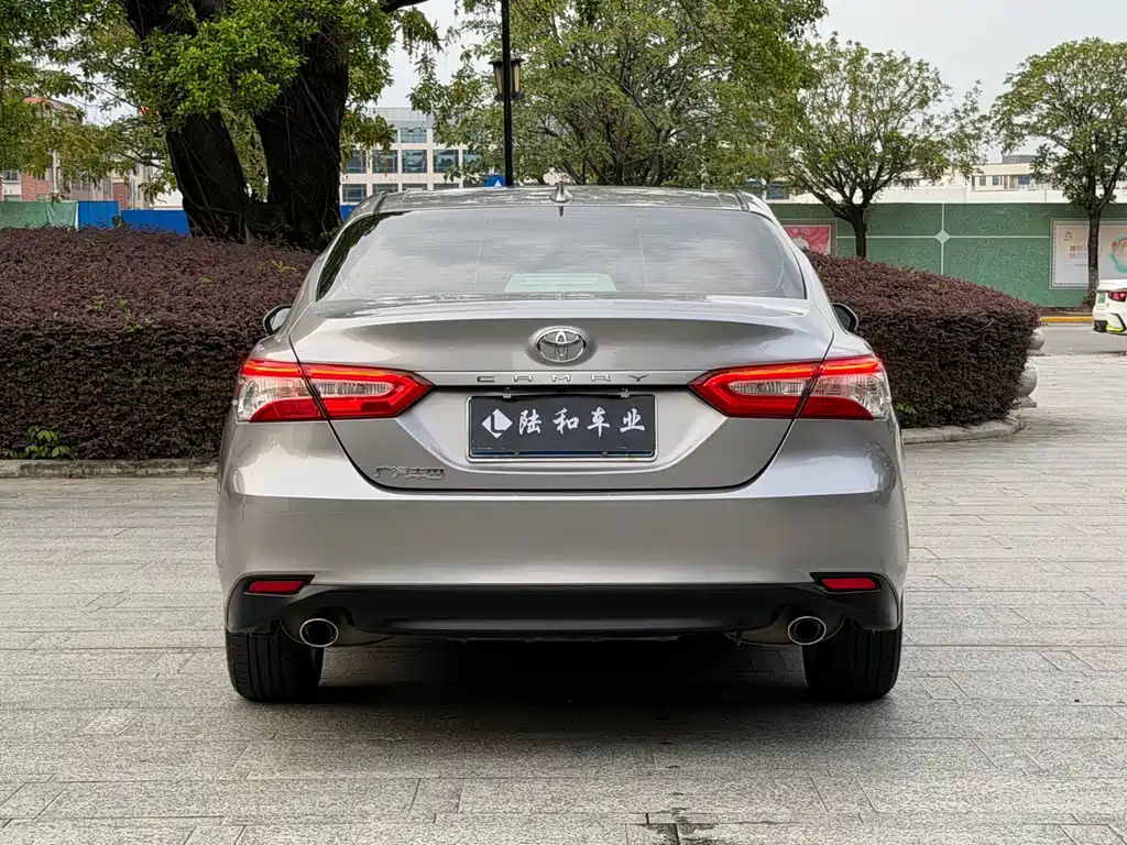 Toyota Camry — фото 20