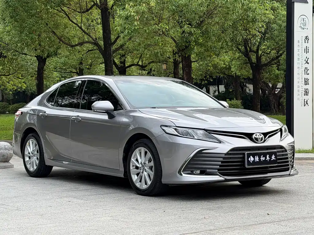 Toyota Camry — фото 3