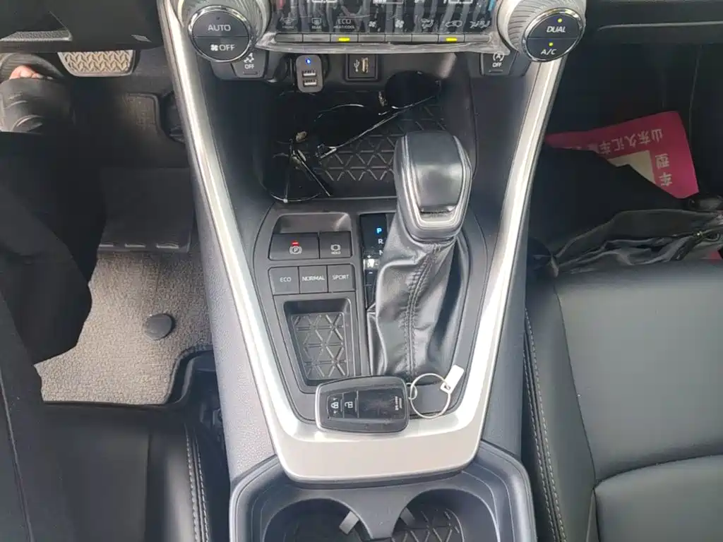 Toyota Wildlander — фото 10