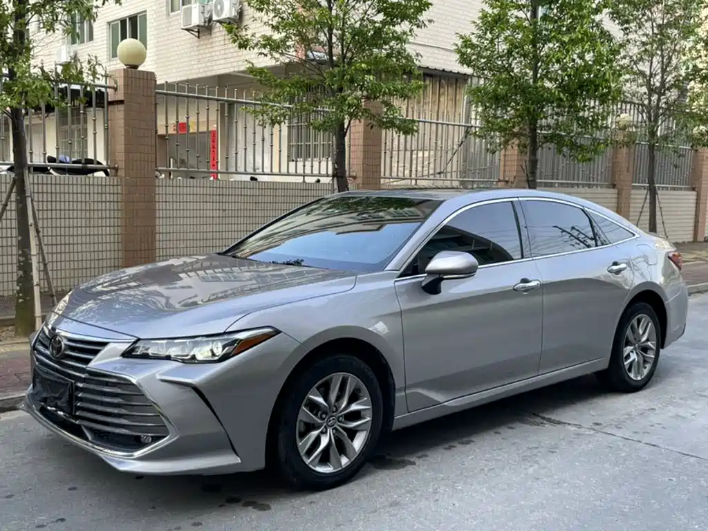 Toyota Avalon — фото 2