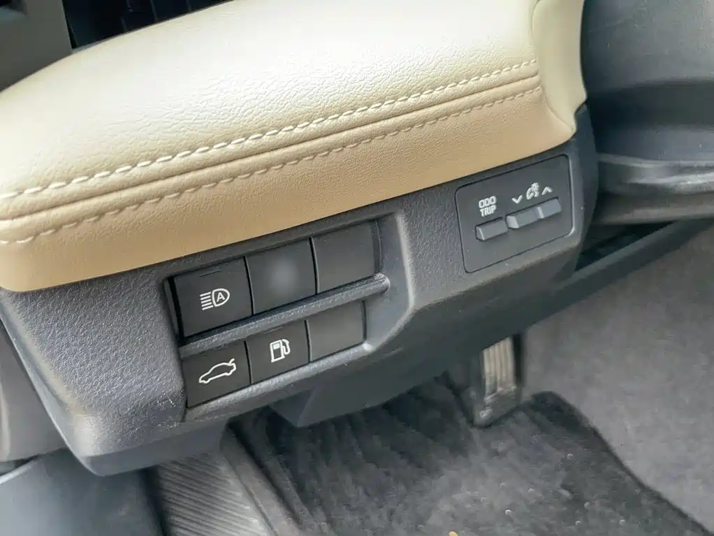 Toyota Avalon — фото 4