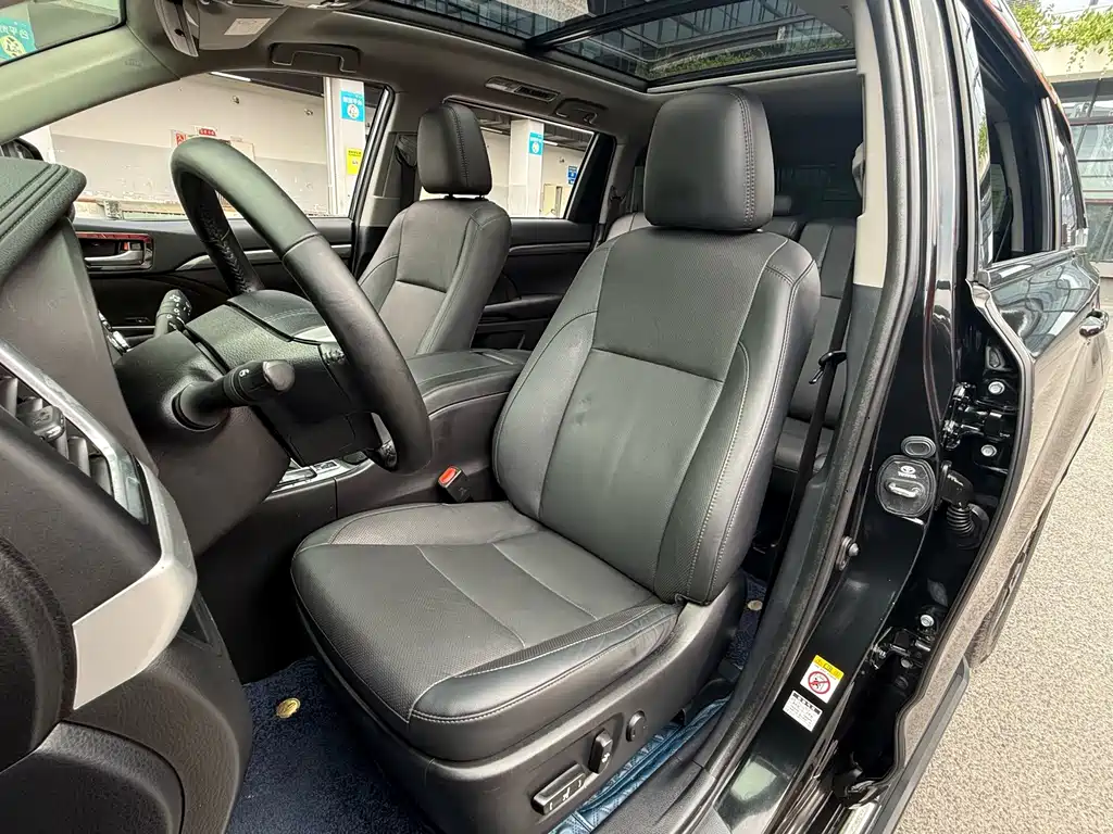 Toyota Highlander — фото 11