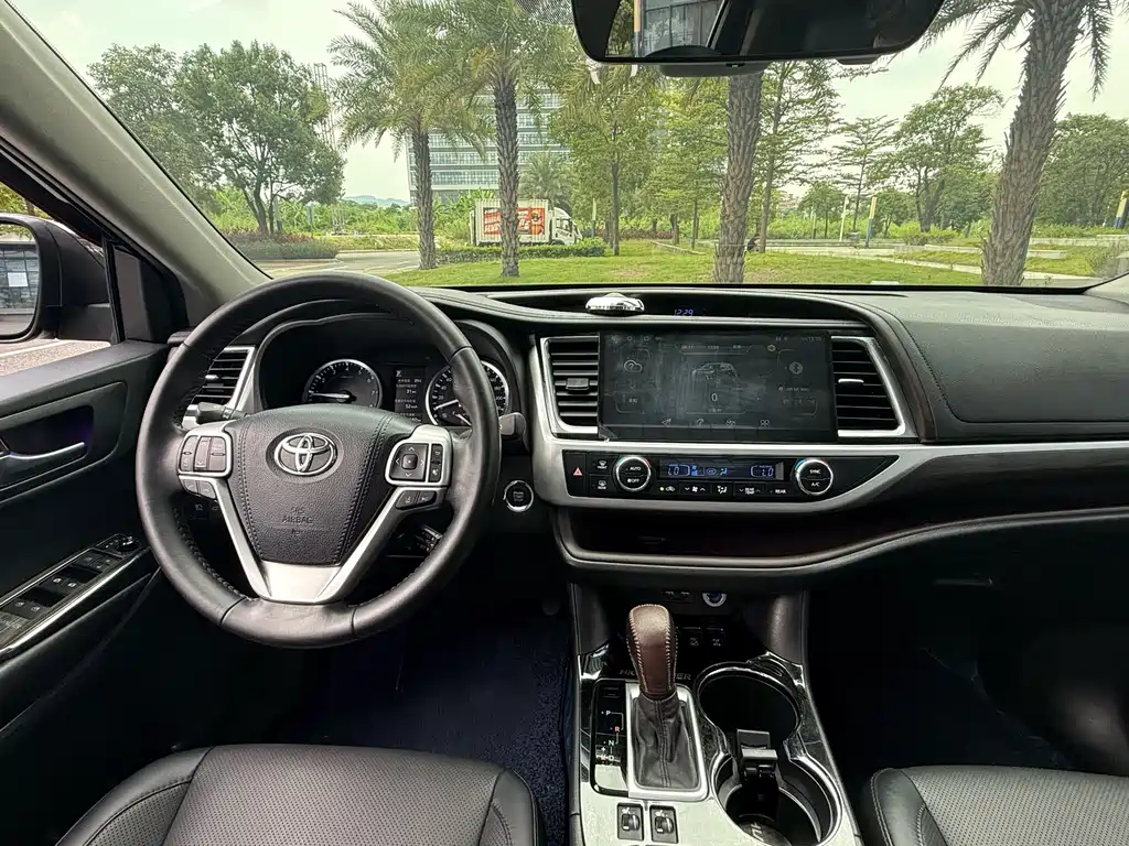 Toyota Highlander — фото 13