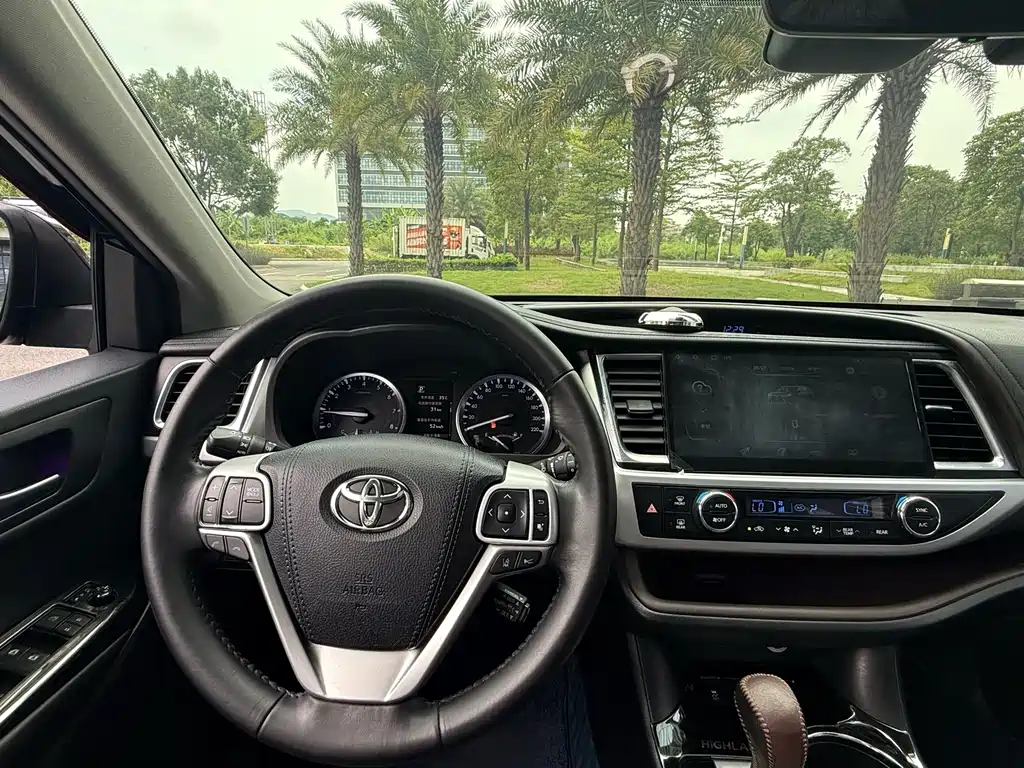 Toyota Highlander — фото 20