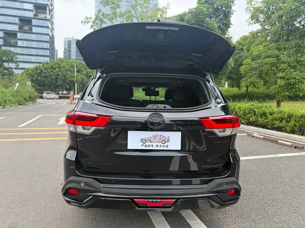 Toyota Highlander — фото 10