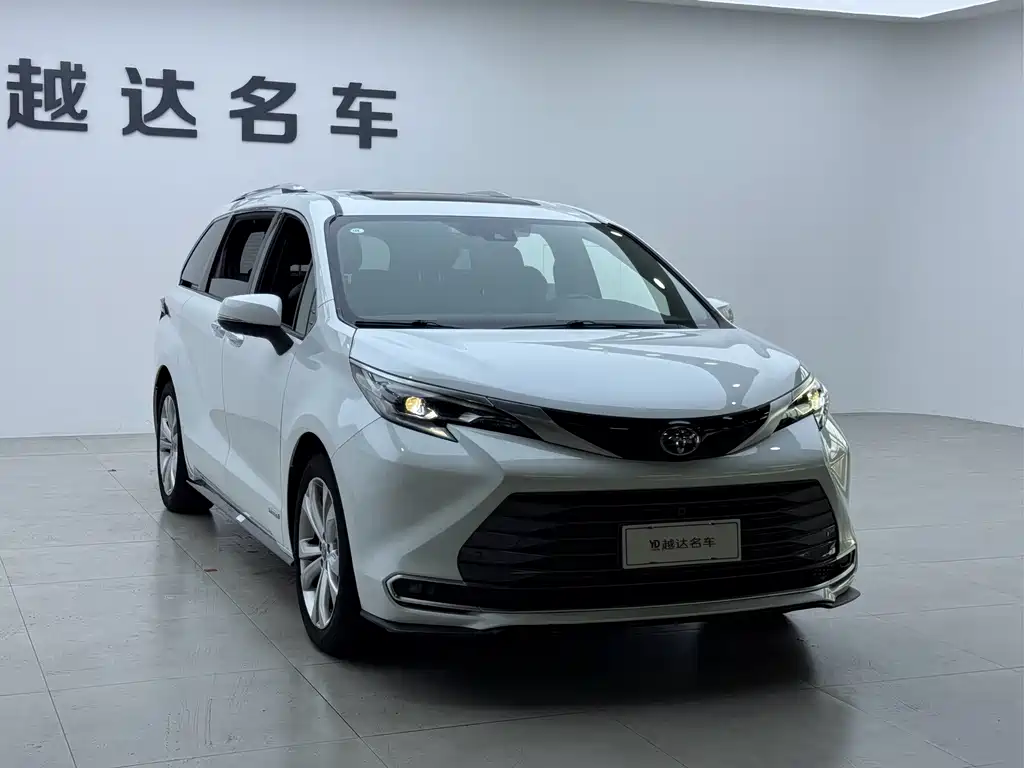 Toyota Sienna — фото 5