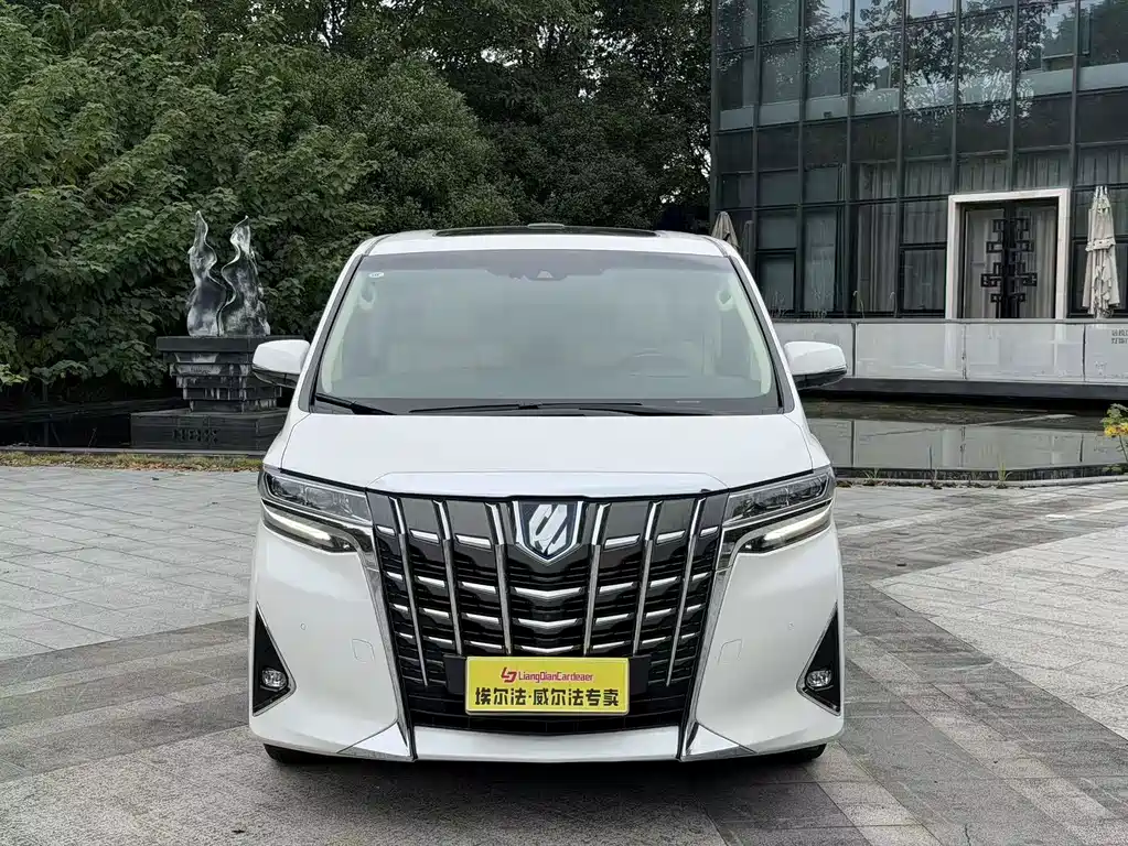 Toyota Alphard — фото 3