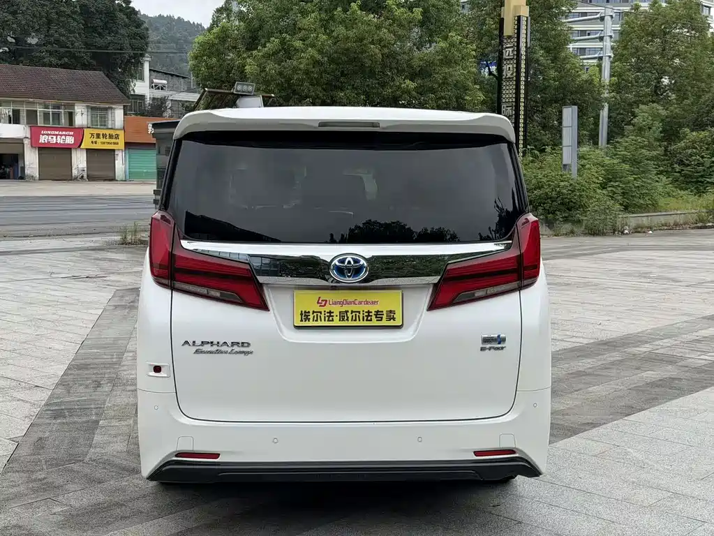 Toyota Alphard — фото 7