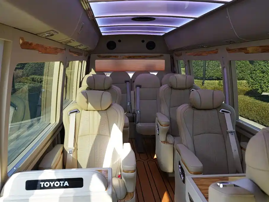 Toyota Coaster — фото 13