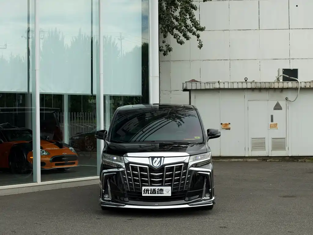Toyota Alphard — фото 2