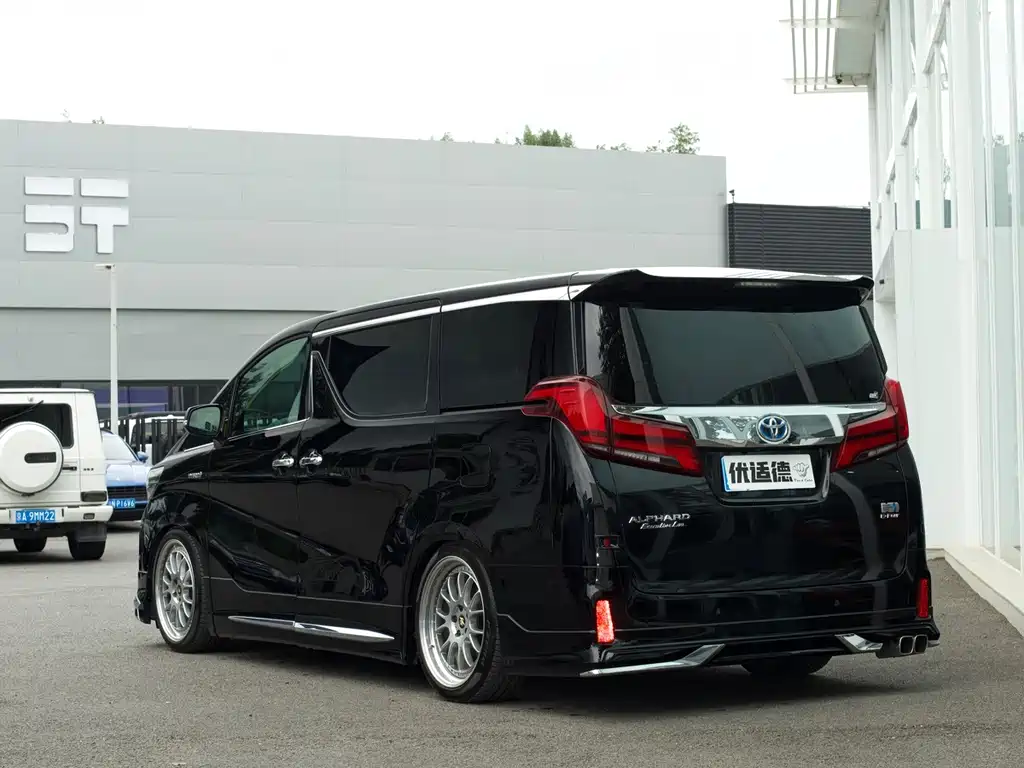Toyota Alphard — фото 3
