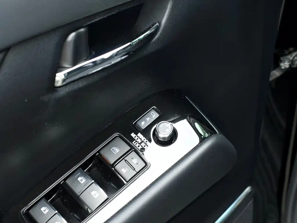 Toyota Alphard — фото 7