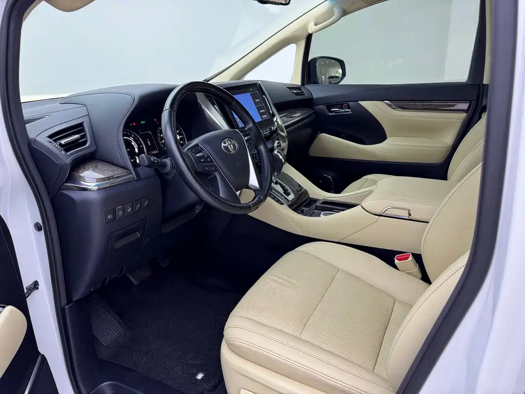Toyota Alphard — фото 4