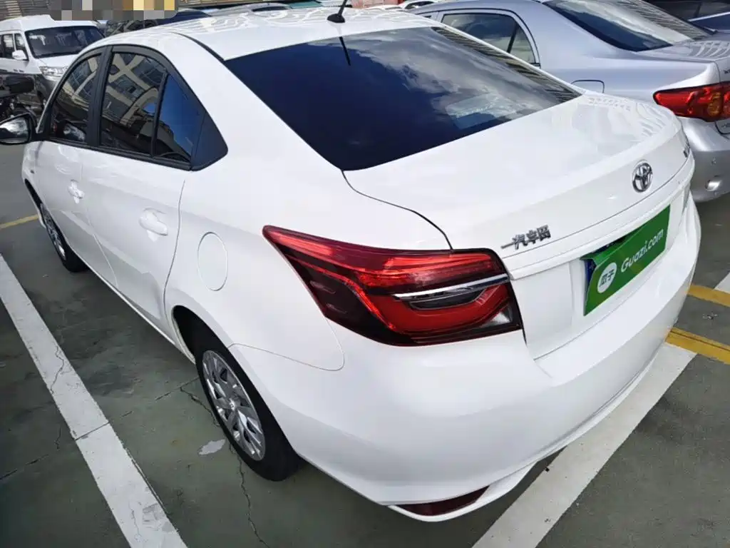 Toyota Vios — фото 5
