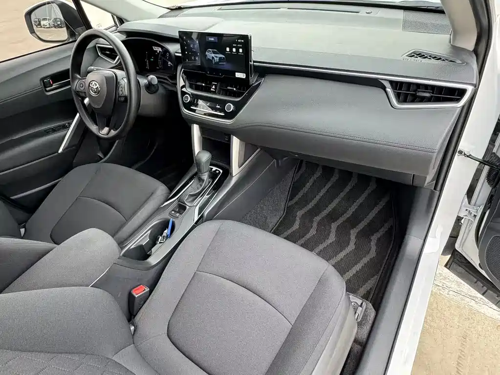 Toyota Corolla Cross — фото 10