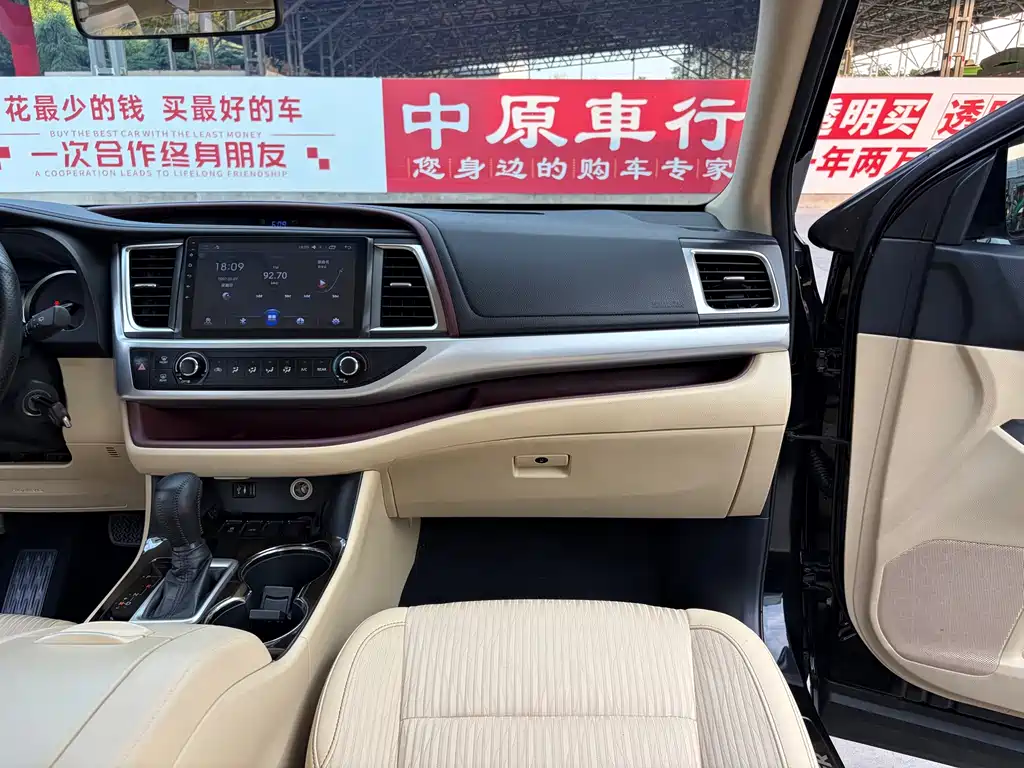 Toyota Highlander — фото 11