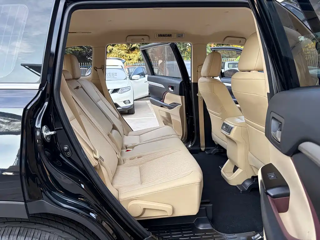 Toyota Highlander — фото 13