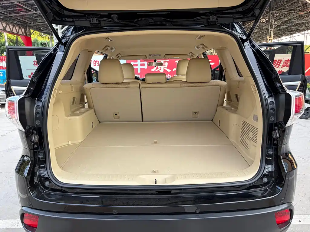 Toyota Highlander — фото 14