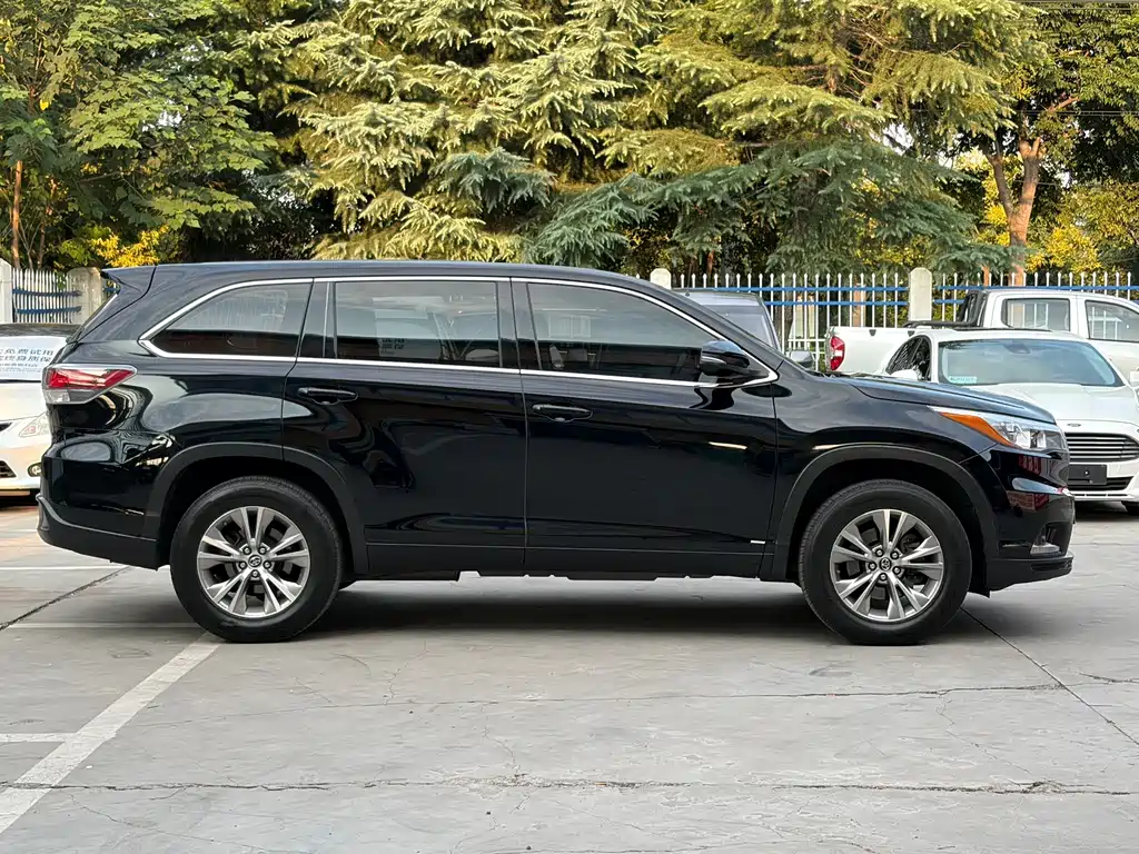 Toyota Highlander — фото 15