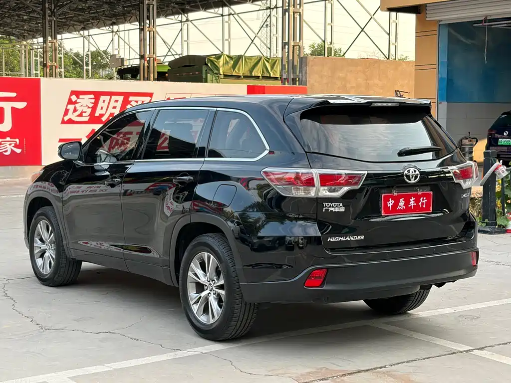 Toyota Highlander — фото 18