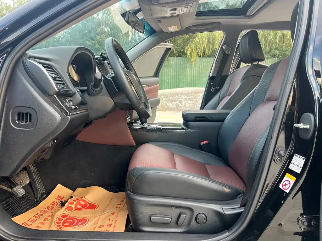 Toyota Crown — фото 11