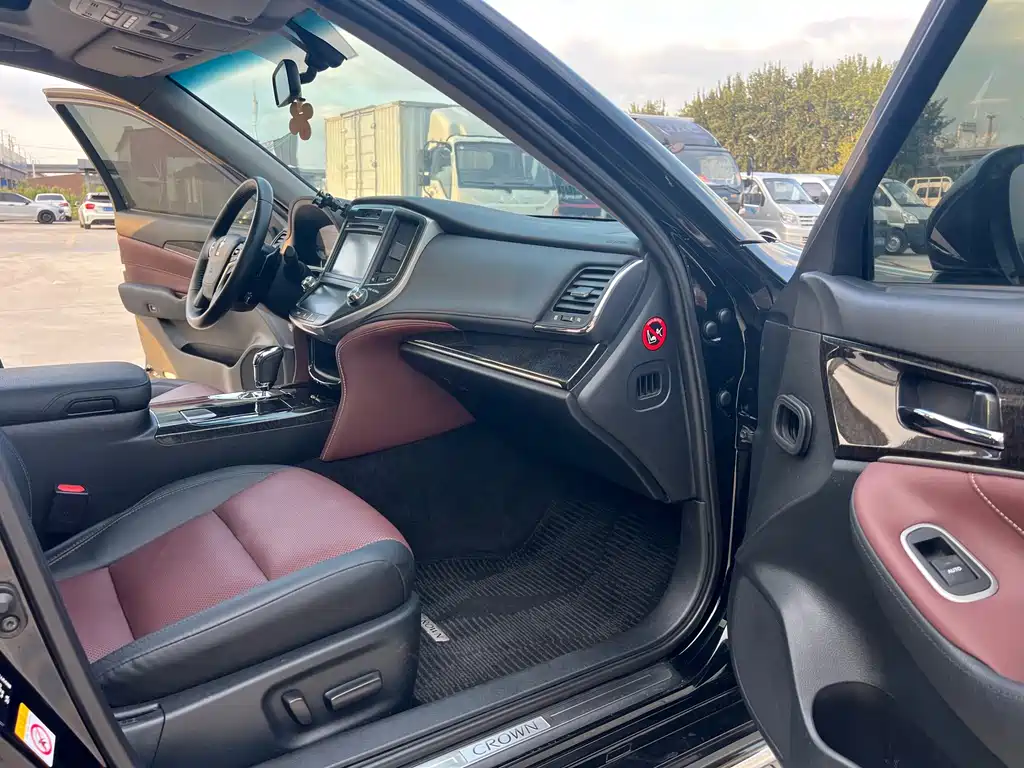 Toyota Crown — фото 14