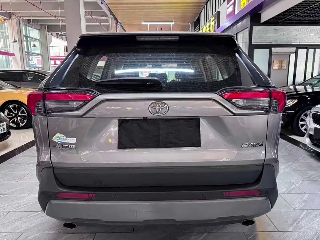 Toyota RAV4 — фото 3