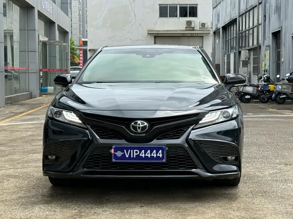 Toyota Camry — фото 2