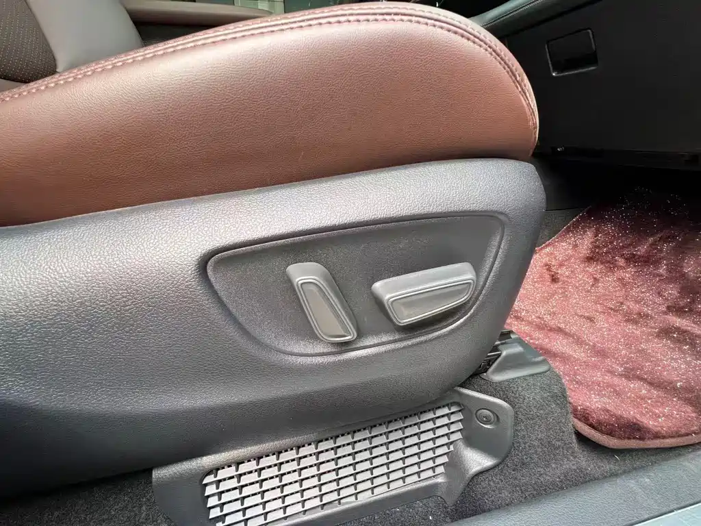 Toyota Granvia — фото 13