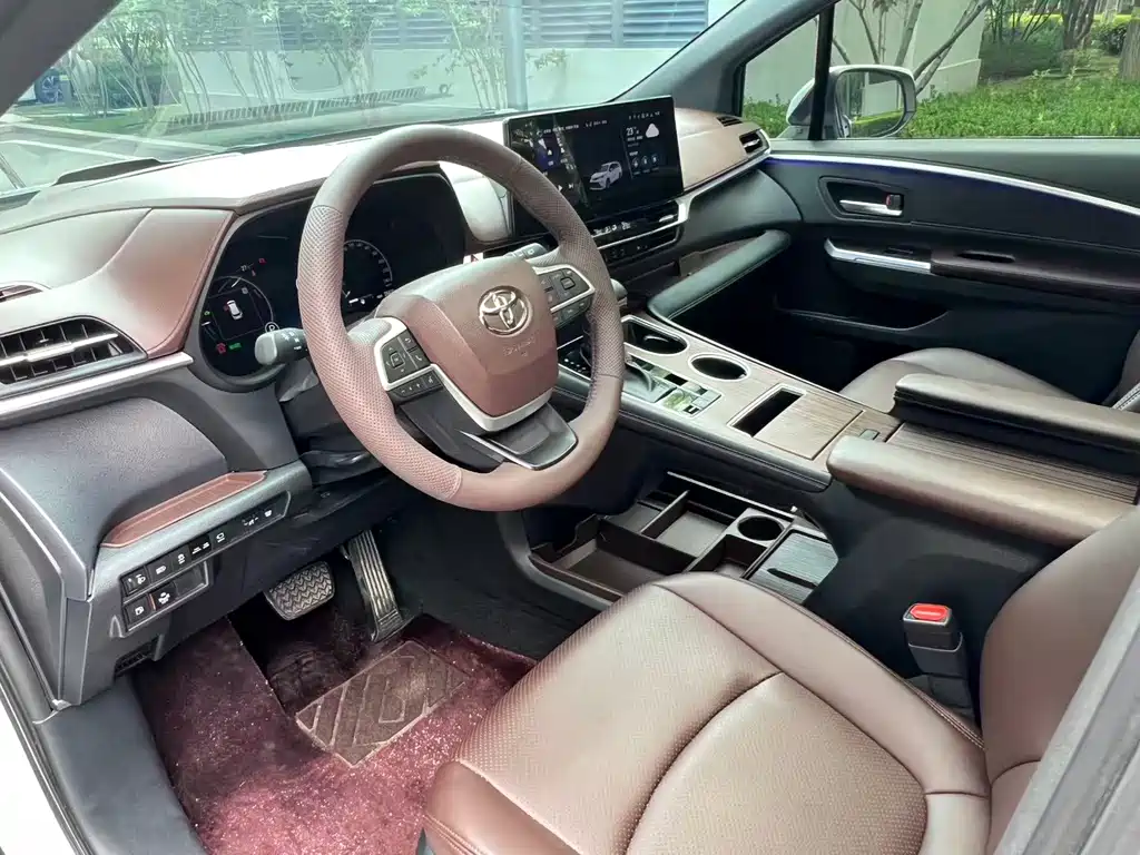Toyota Granvia — фото 16