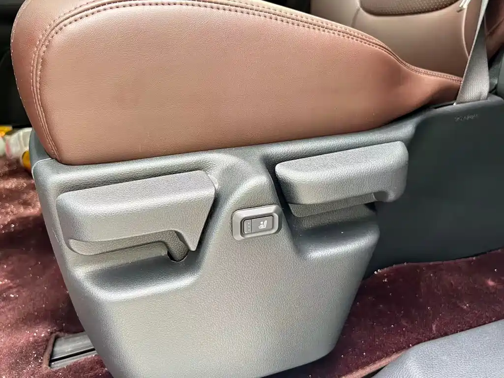 Toyota Granvia — фото 23