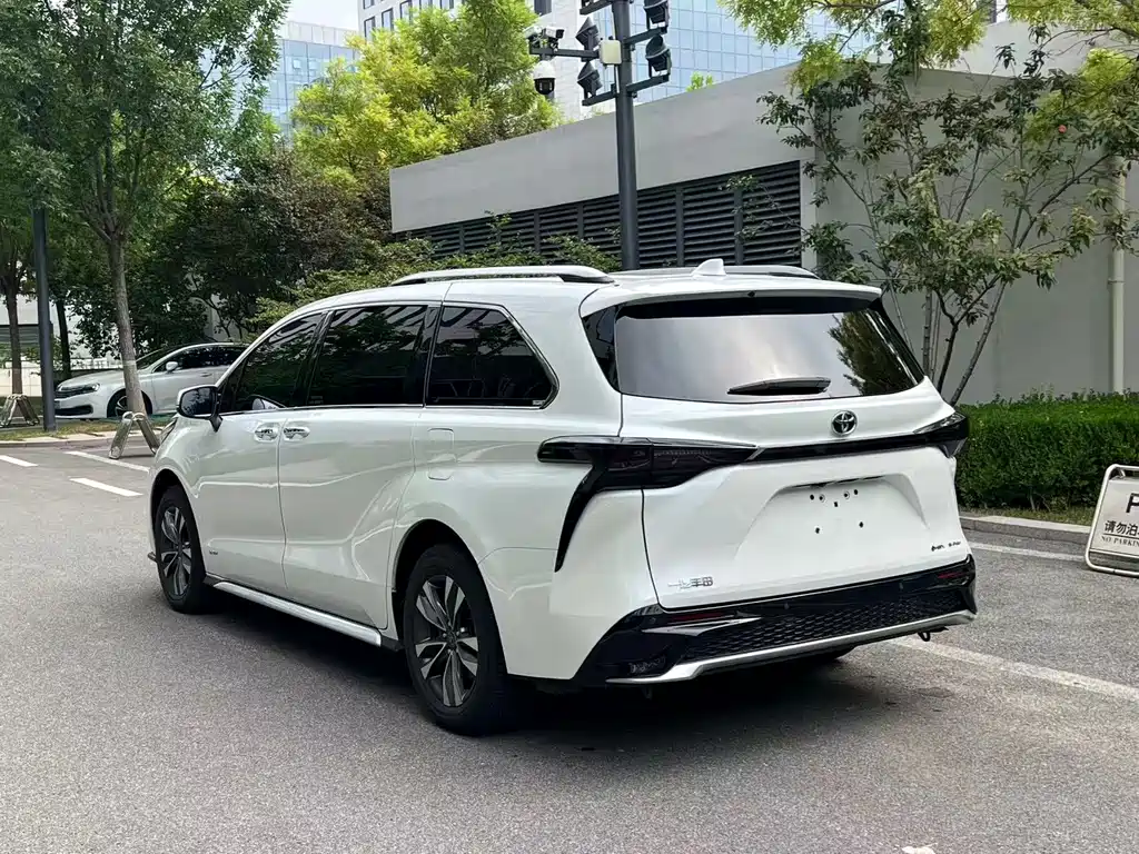 Toyota Granvia — фото 5