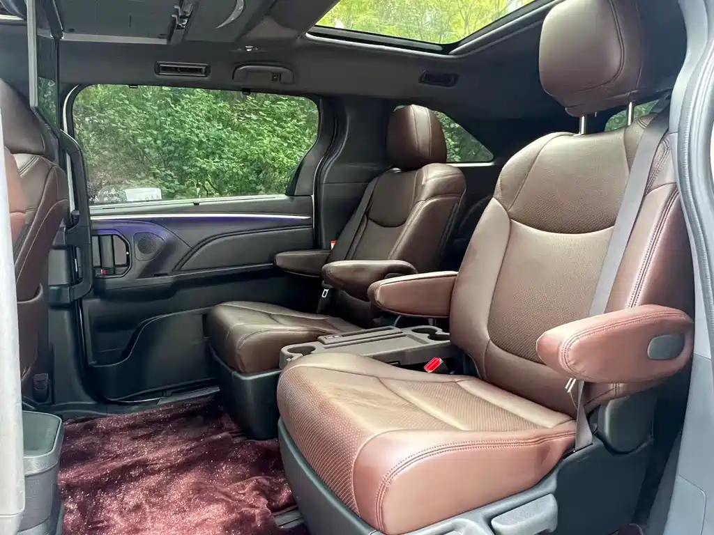 Toyota Granvia — фото 7