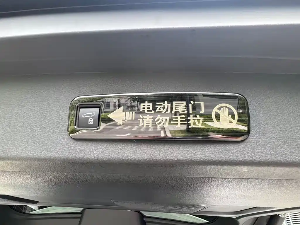 Toyota Granvia — фото 9