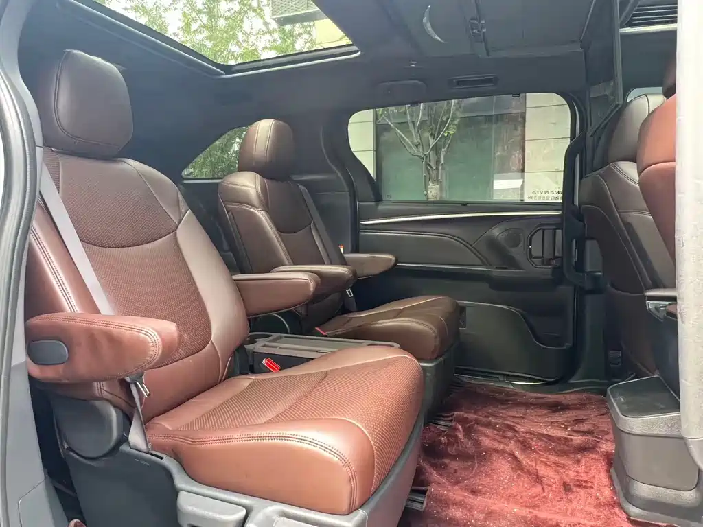 Toyota Granvia — фото 10